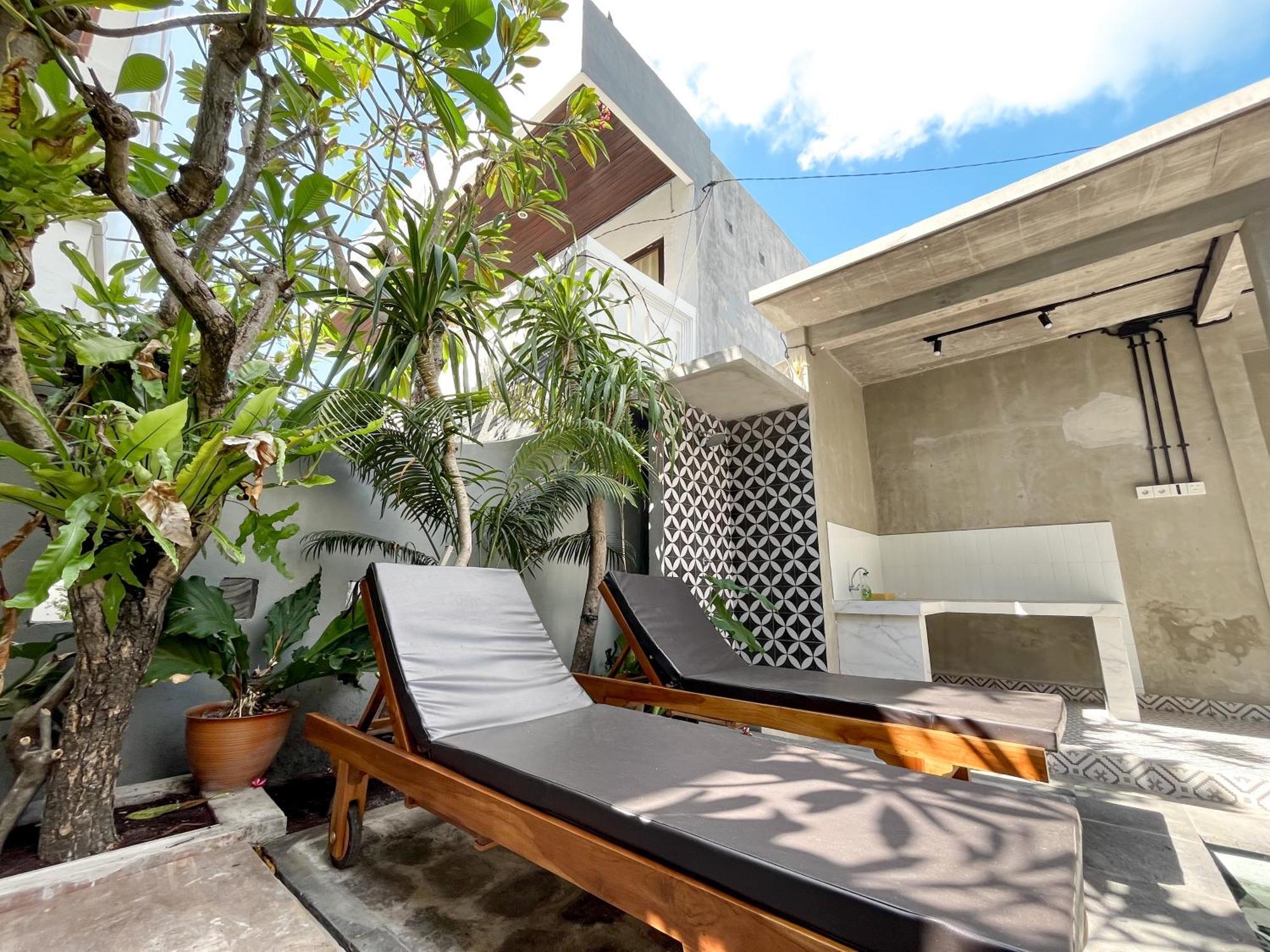Adi Surya Guest House Seminyak  Exterior photo