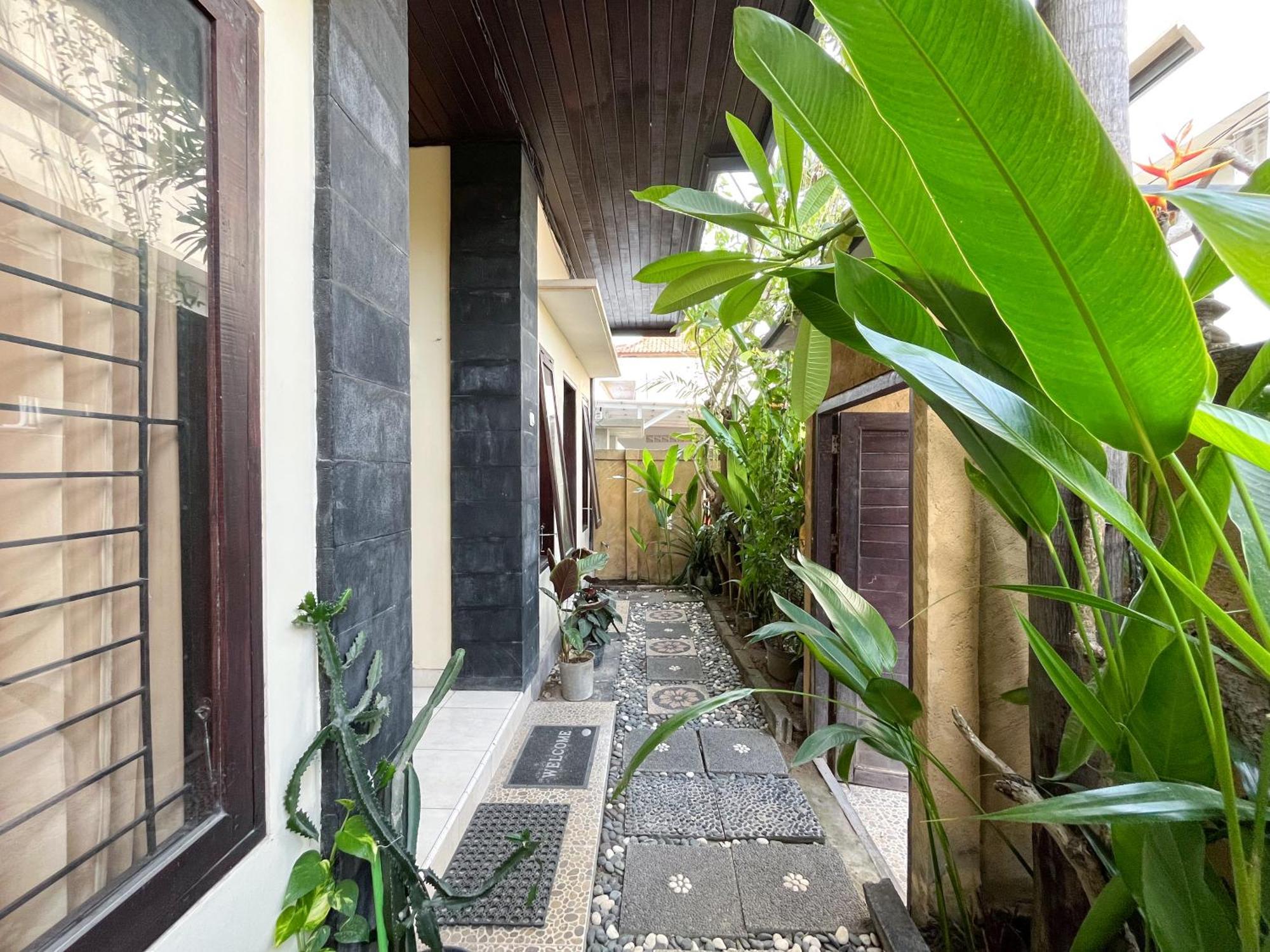Adi Surya Guest House Seminyak  Room photo