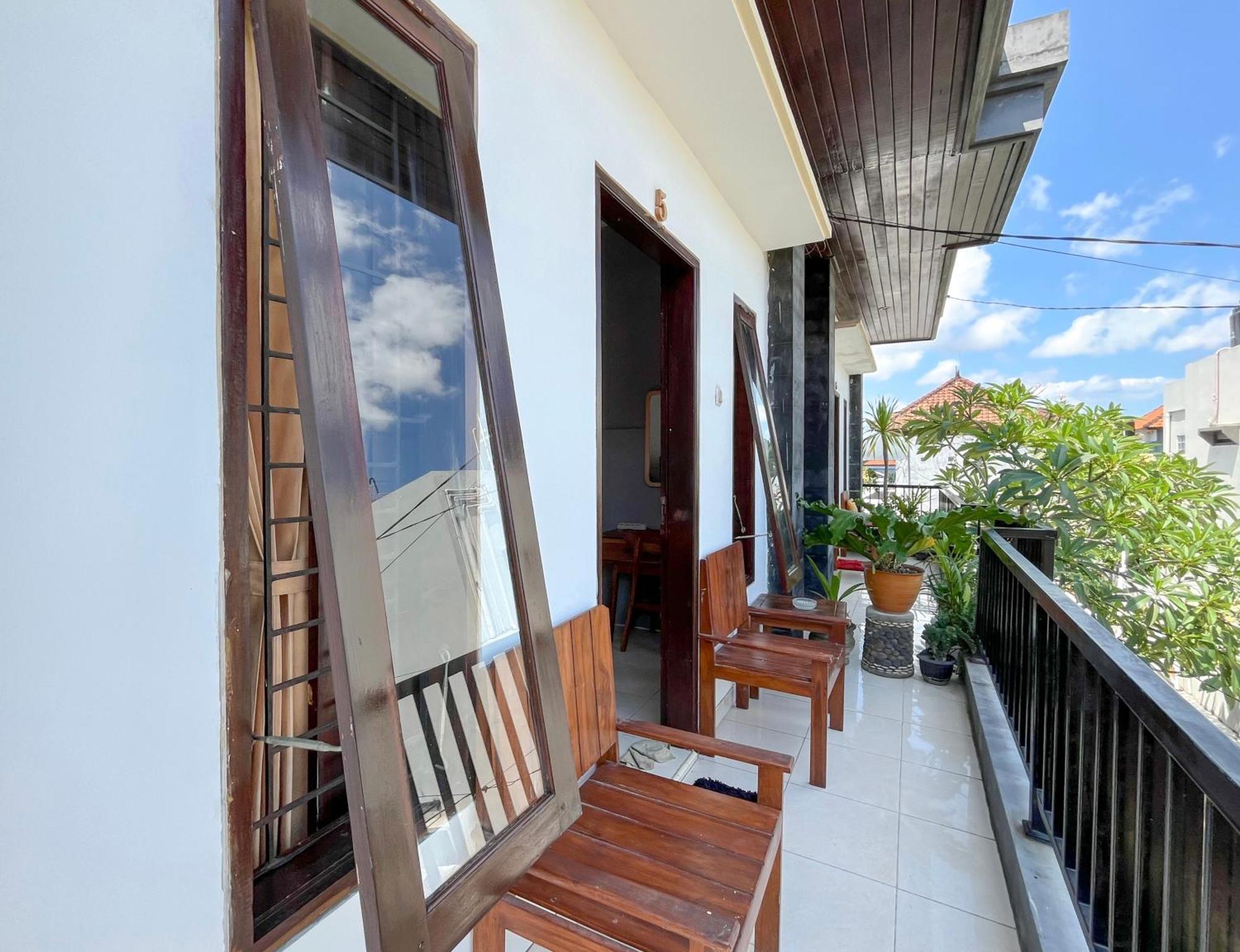 Adi Surya Guest House Seminyak  Exterior photo
